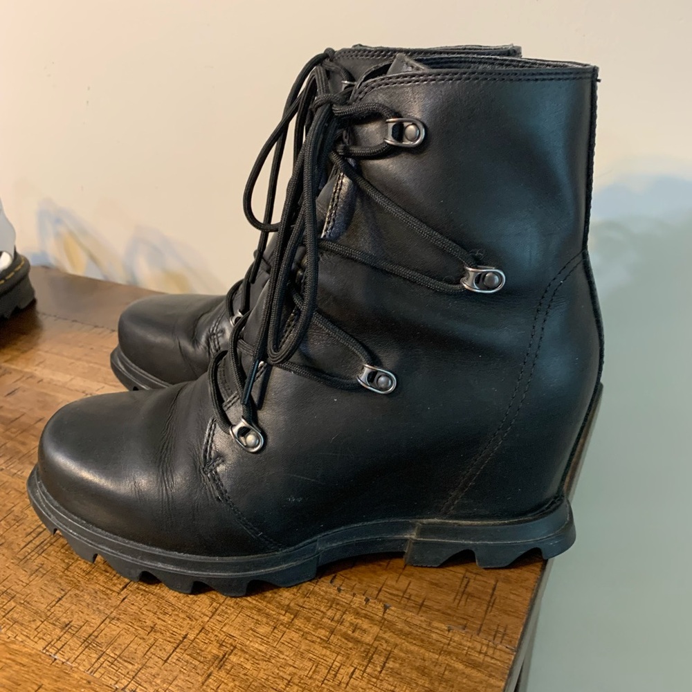 Joan of Arctic Wedge III lace boots